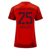 Camisa de Futebol Bayern Munich Thomas Muller #25 Equipamento Principal Mulheres 2024-25 Manga Curta